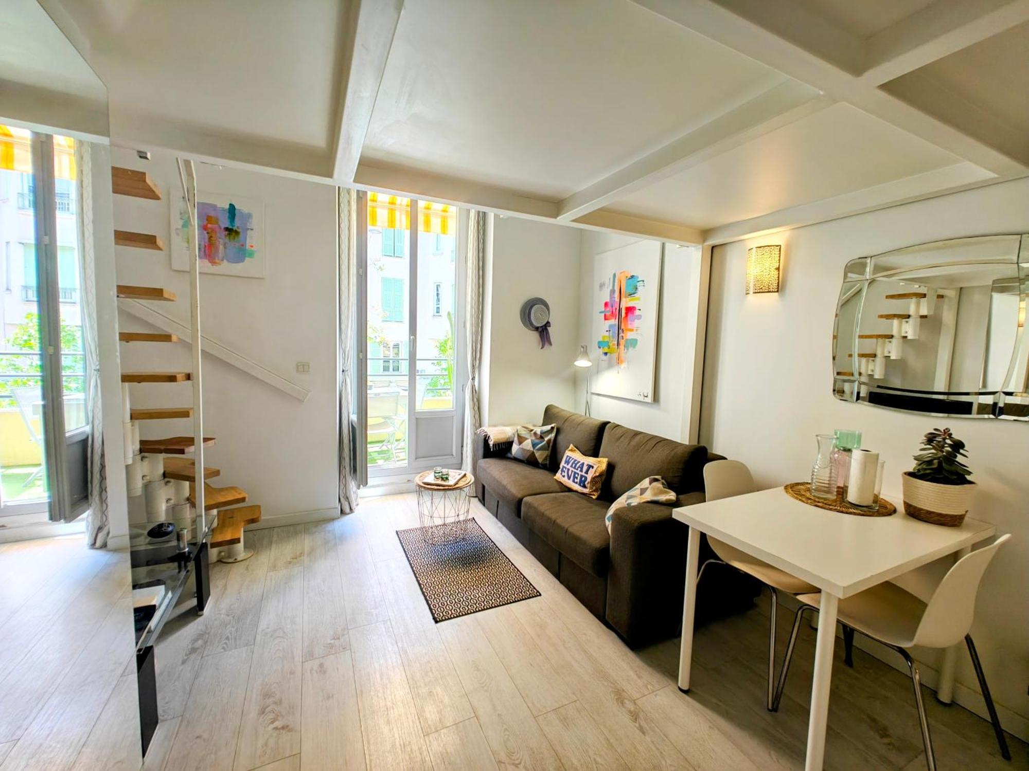 Duplex Central Close Beaches And Shops And Balcony Lejlighed Nice